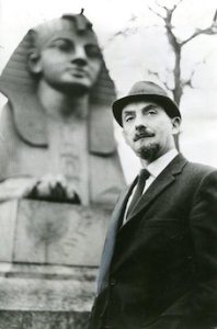 Desmond Bagley pictured at Cleopatra’s Needle on the Thames embankment, London in January 1971.
